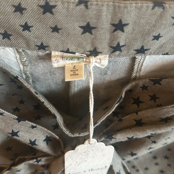 Hem & Thread Shorts Tan With Black Star Pattern Side Zipper Womens Size Large - Picture 6 of 11